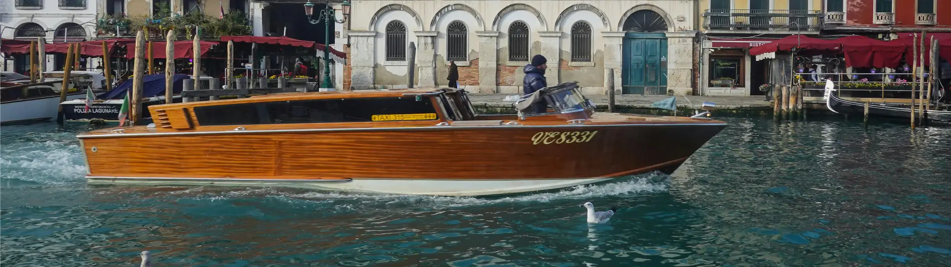Wo kann man in Venedig mit direktem Zugang zum Wassertaxi übernachten?